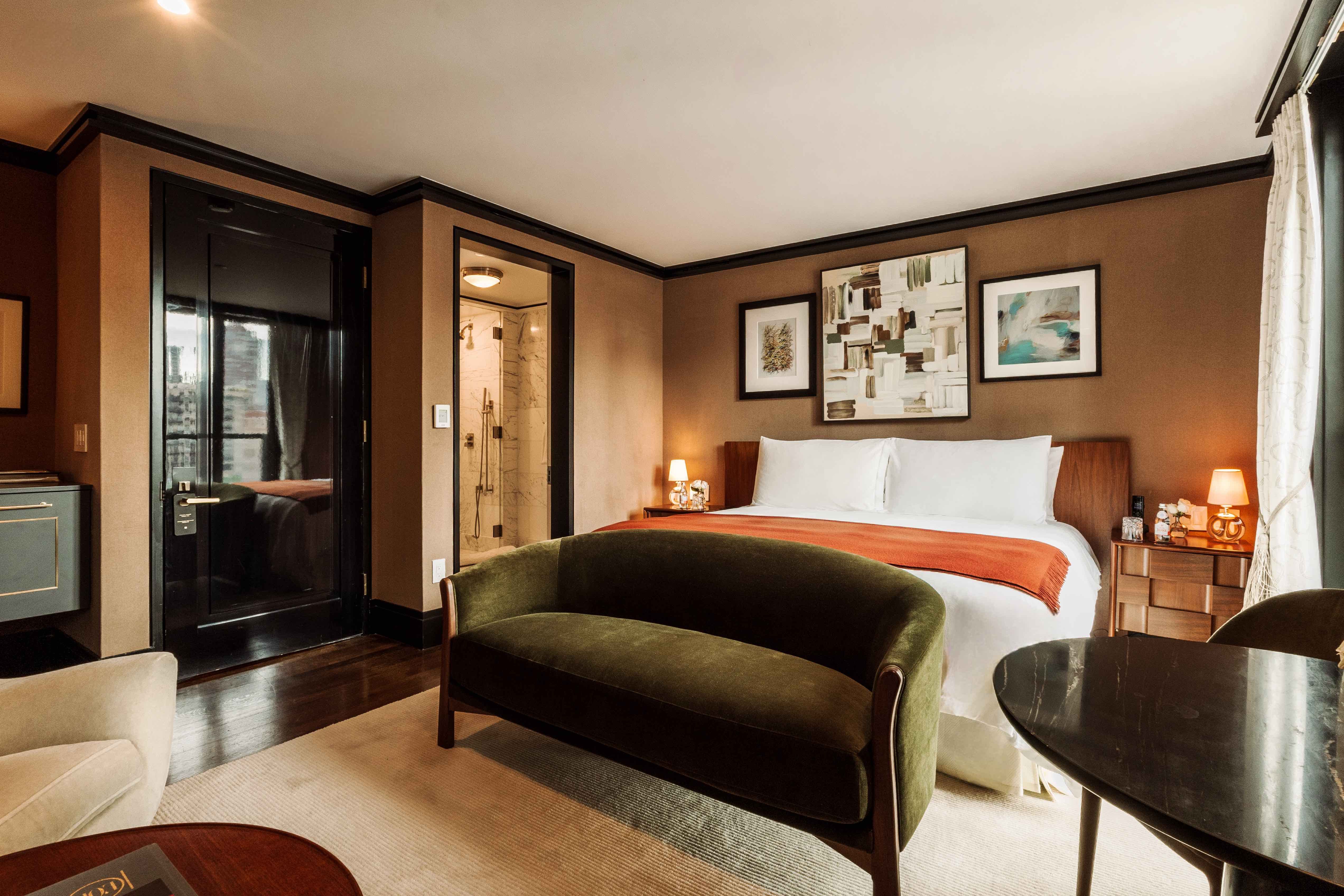 EXECUTIVE CLUBHOUSE SUITE